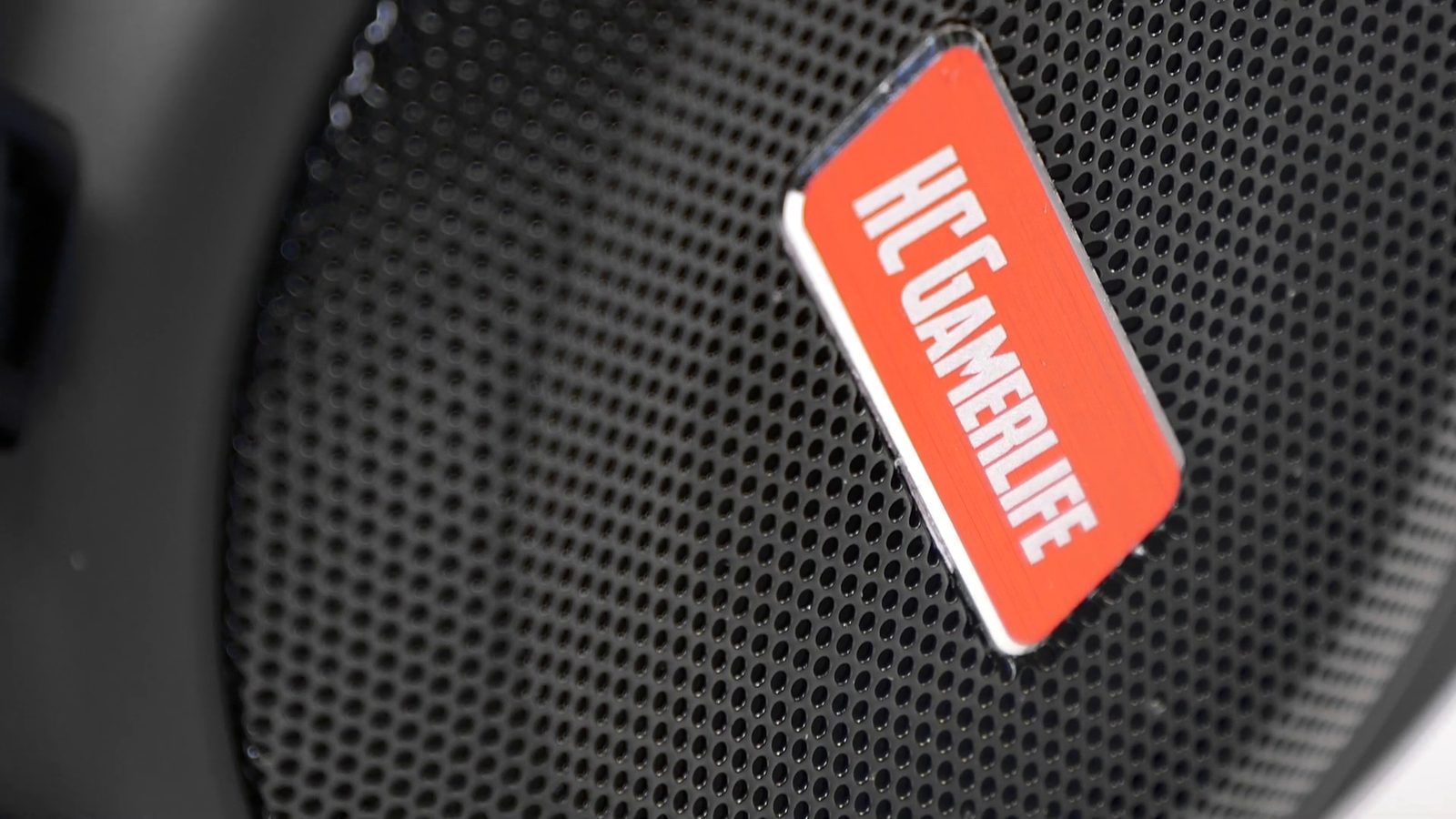 Close-up of the horizontal HC GAMERLIFE nameplate on the HCG1 ear cup